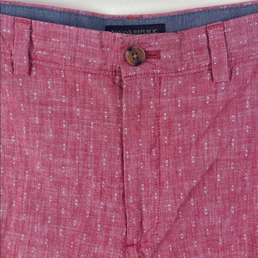 Banana Republic Emerson Short Modern Red Print Size 36